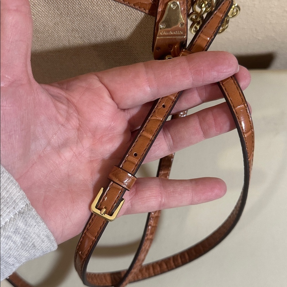 Calvin Klein Crossbody Mini Bucket - Picture 4 of 9